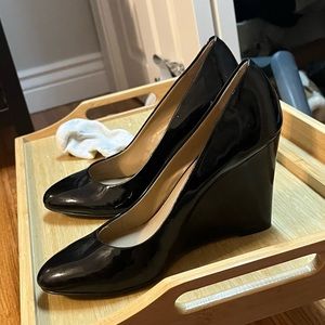 Banana Republic patent leather wedges - black - size 9